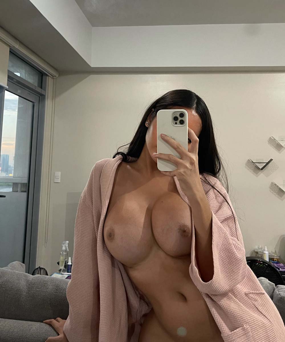 Angela Castellanos naked in Uberlandia