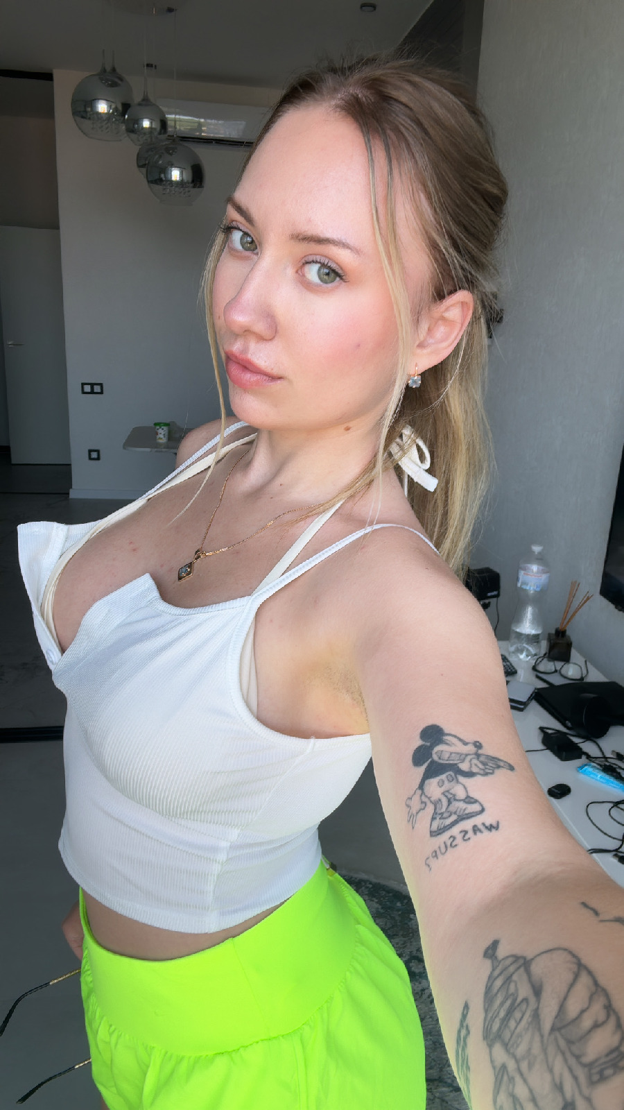 KateV in her underwear in Uberlandia