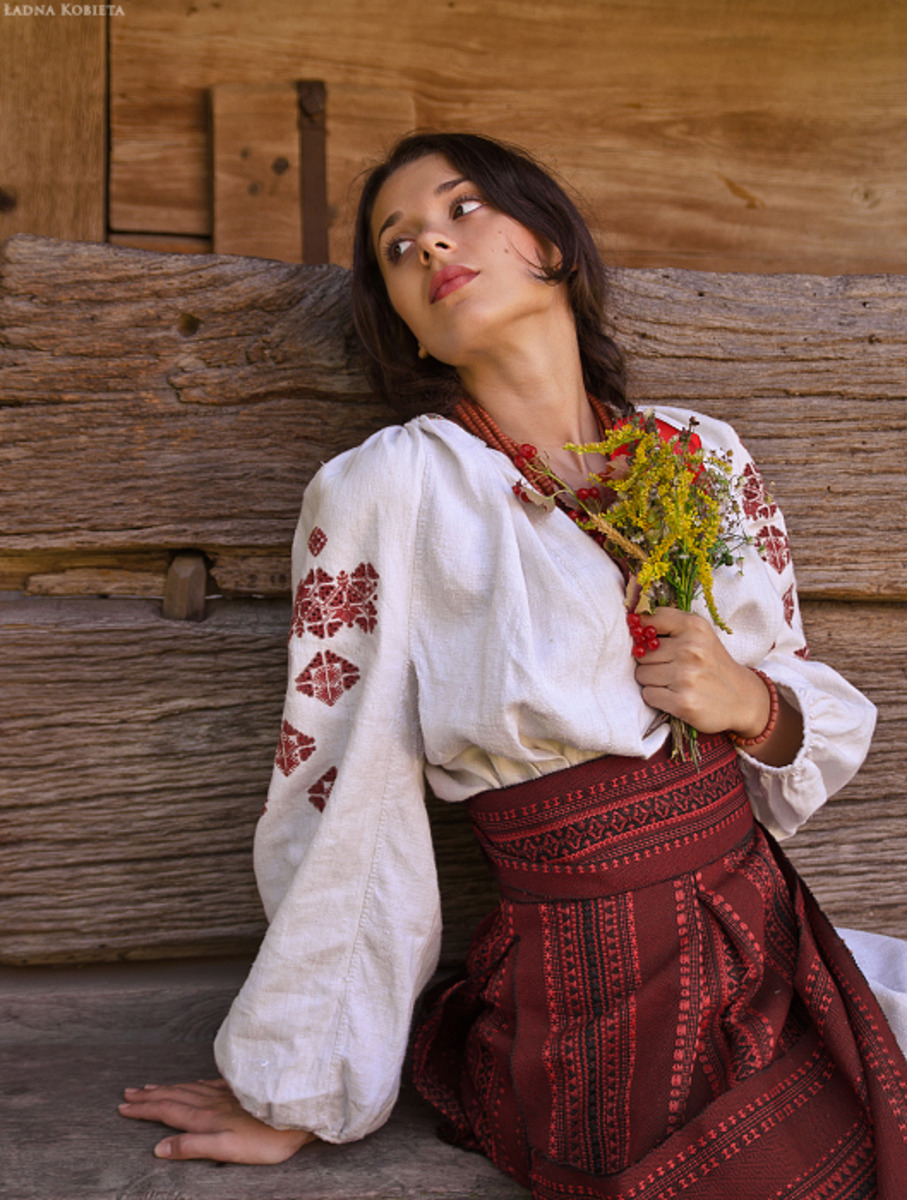 Girls in Slavic costumes in Uberlandia