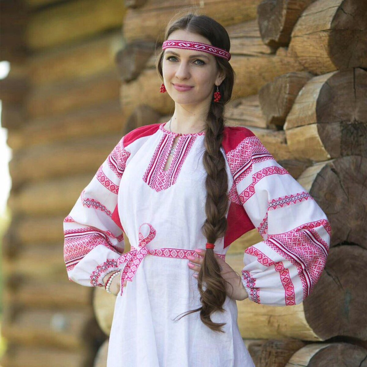 Girls in Slavic costumes in Uberlandia