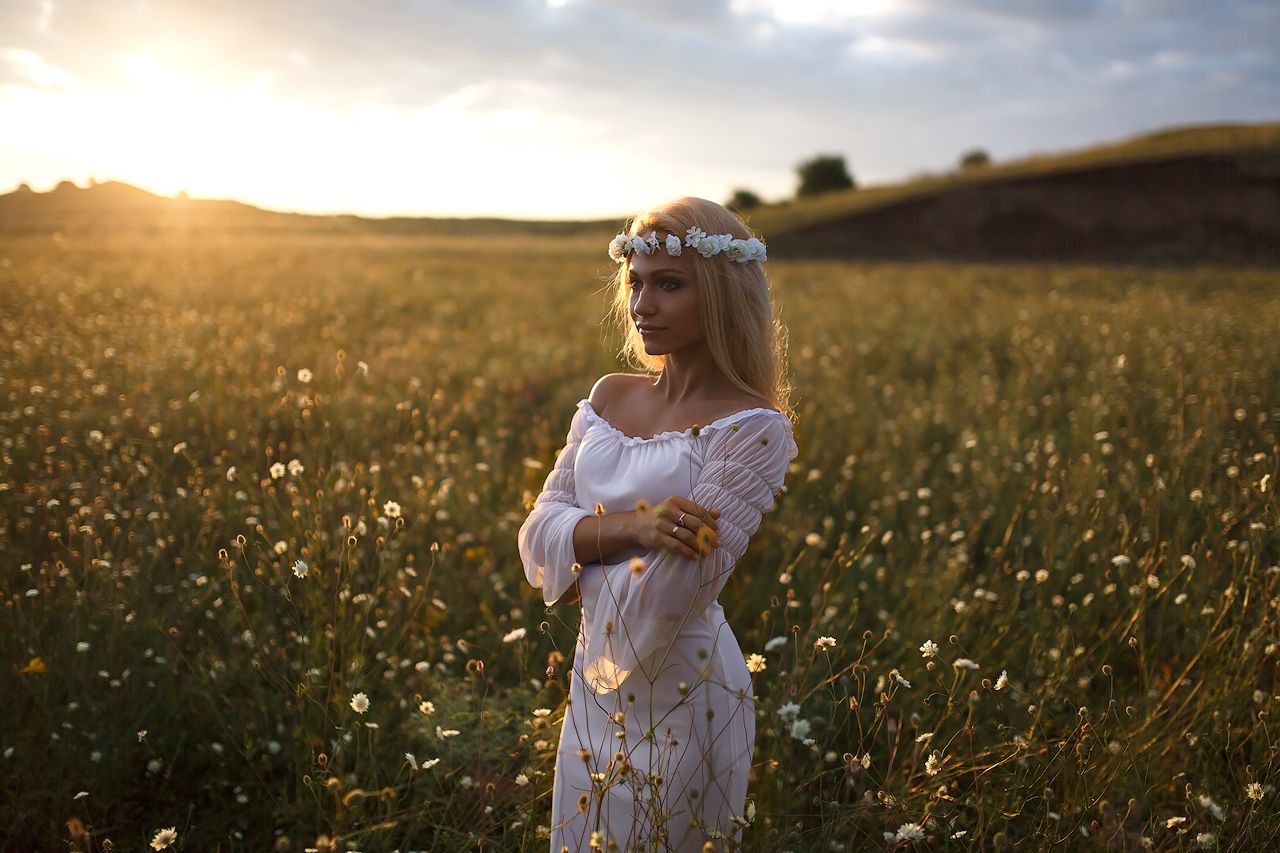 Girls in Slavic costumes in Uberlandia