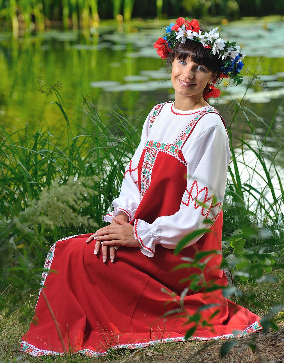 Beautiful girl Girls in Slavic costumes in Uberlandia